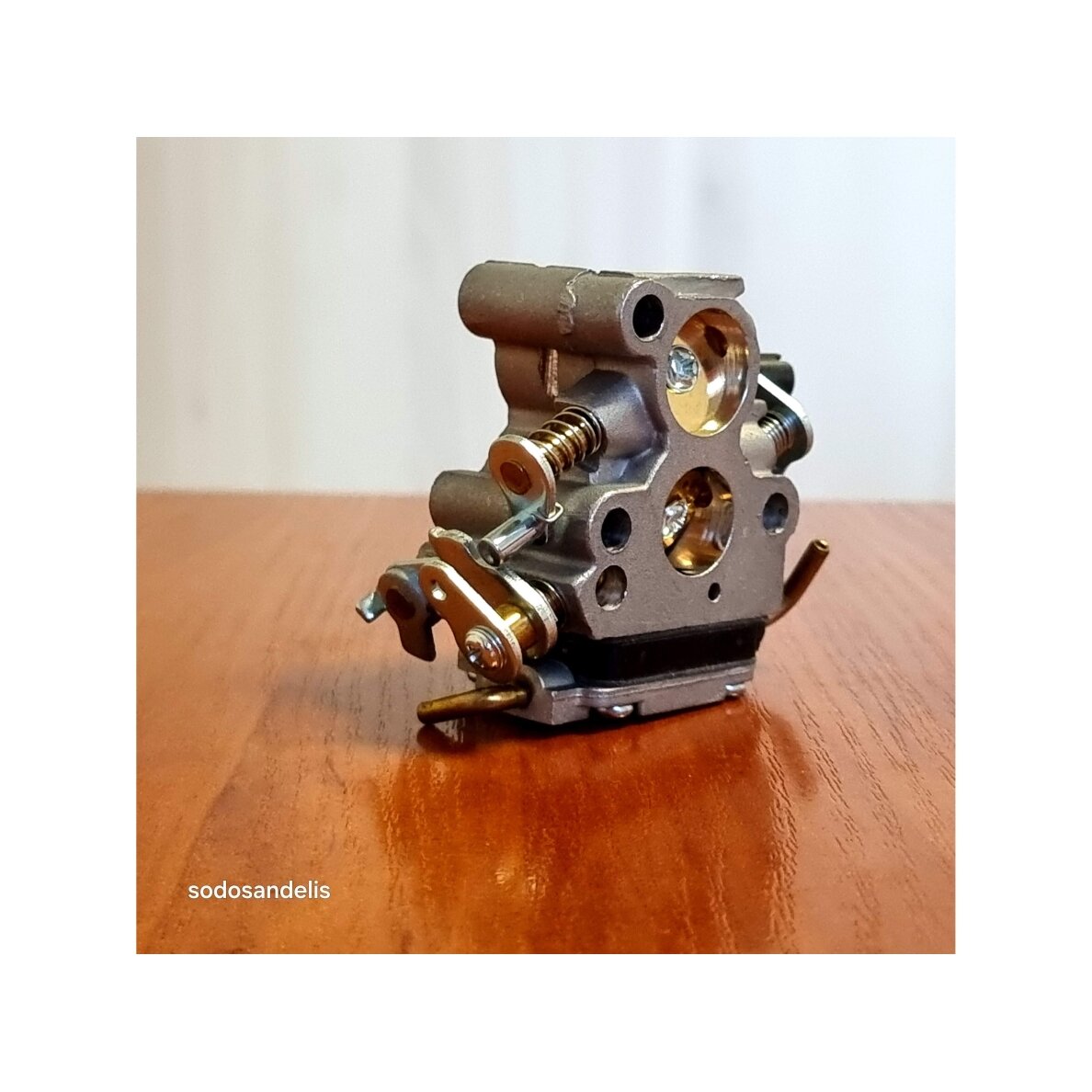 Karbiuratorius Husqvarna 235 235E 236 236E 240 240E pjūklams 586936202 5