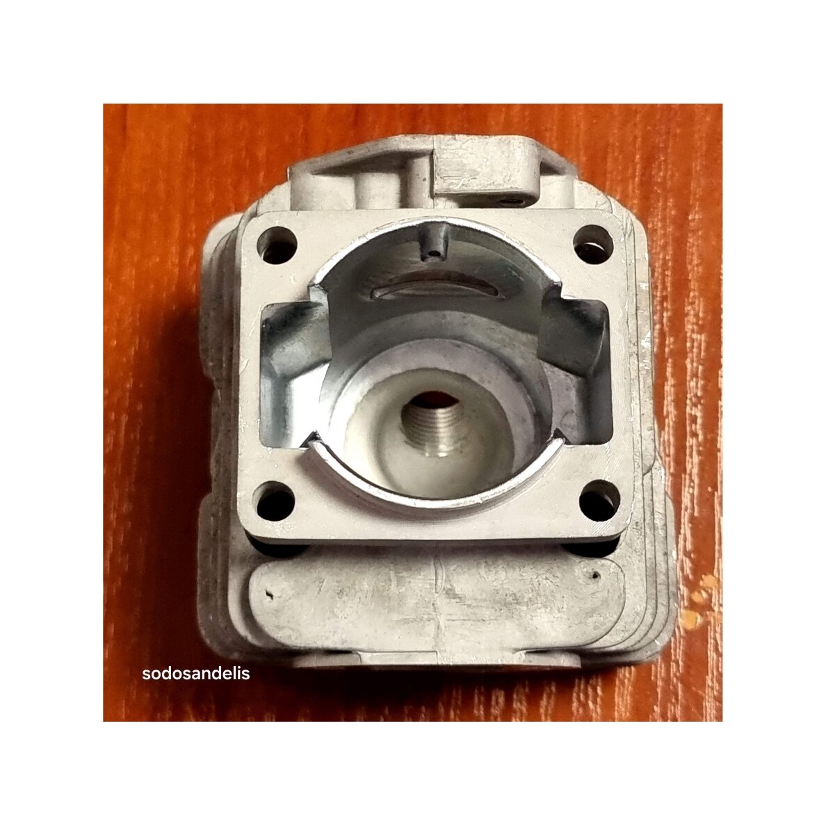 Cilindrs paredzēts Husqvarna 143R II 143AE 443RB 542RBS Zenoah G45L E45A 510064201 515361401 5