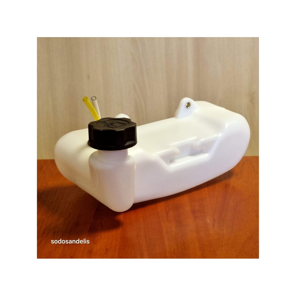 Kuro bakas kiniškam trimeriui su šonine užpylimo anga 43cc 52cc TL43 / TL52 2 Kuro bakas kiniškam trimeriui su šonine užpylimo anga 43cc 52cc TL43 / TL52 2