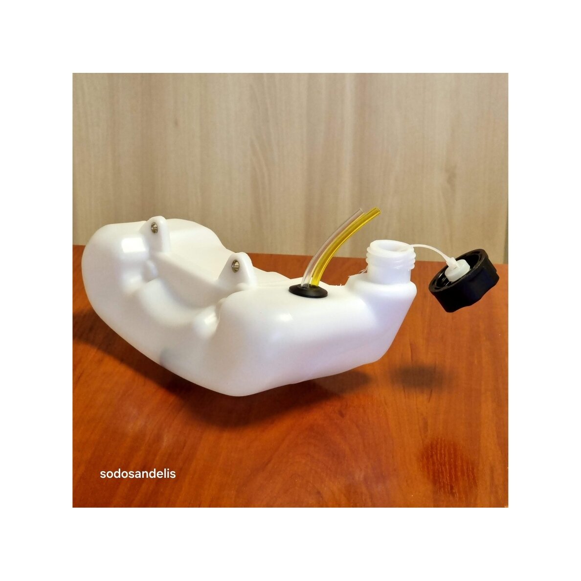 Kuro bakas kiniškam trimeriui su šonine užpylimo anga 43cc 52cc TL43 / TL52 3 Kuro bakas kiniškam trimeriui su šonine užpylimo anga 43cc 52cc TL43 / TL52 3