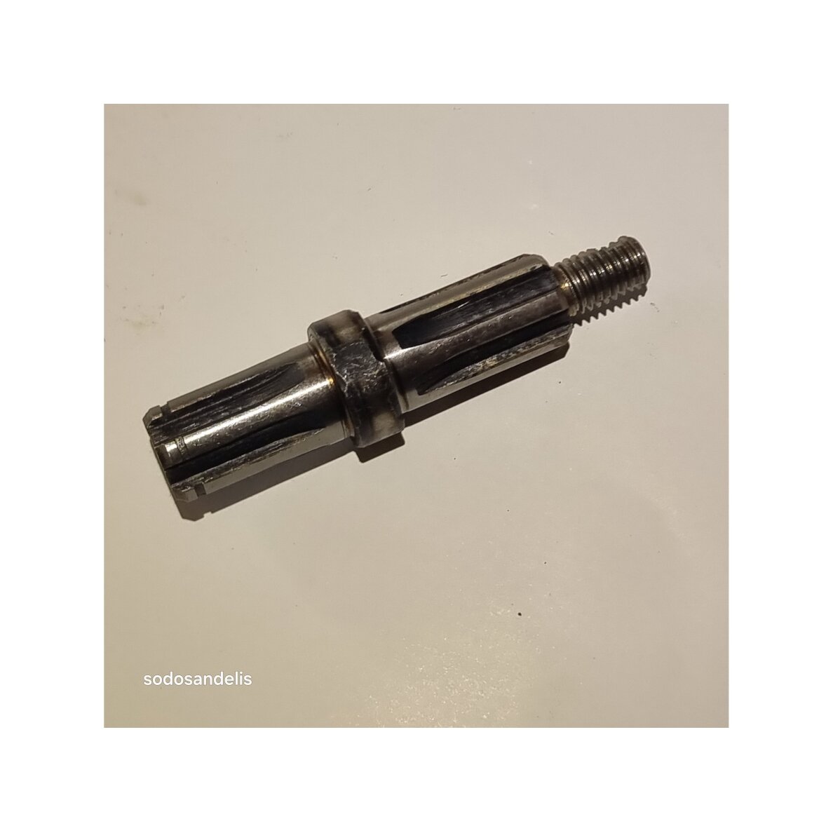 Cutting disc shaft