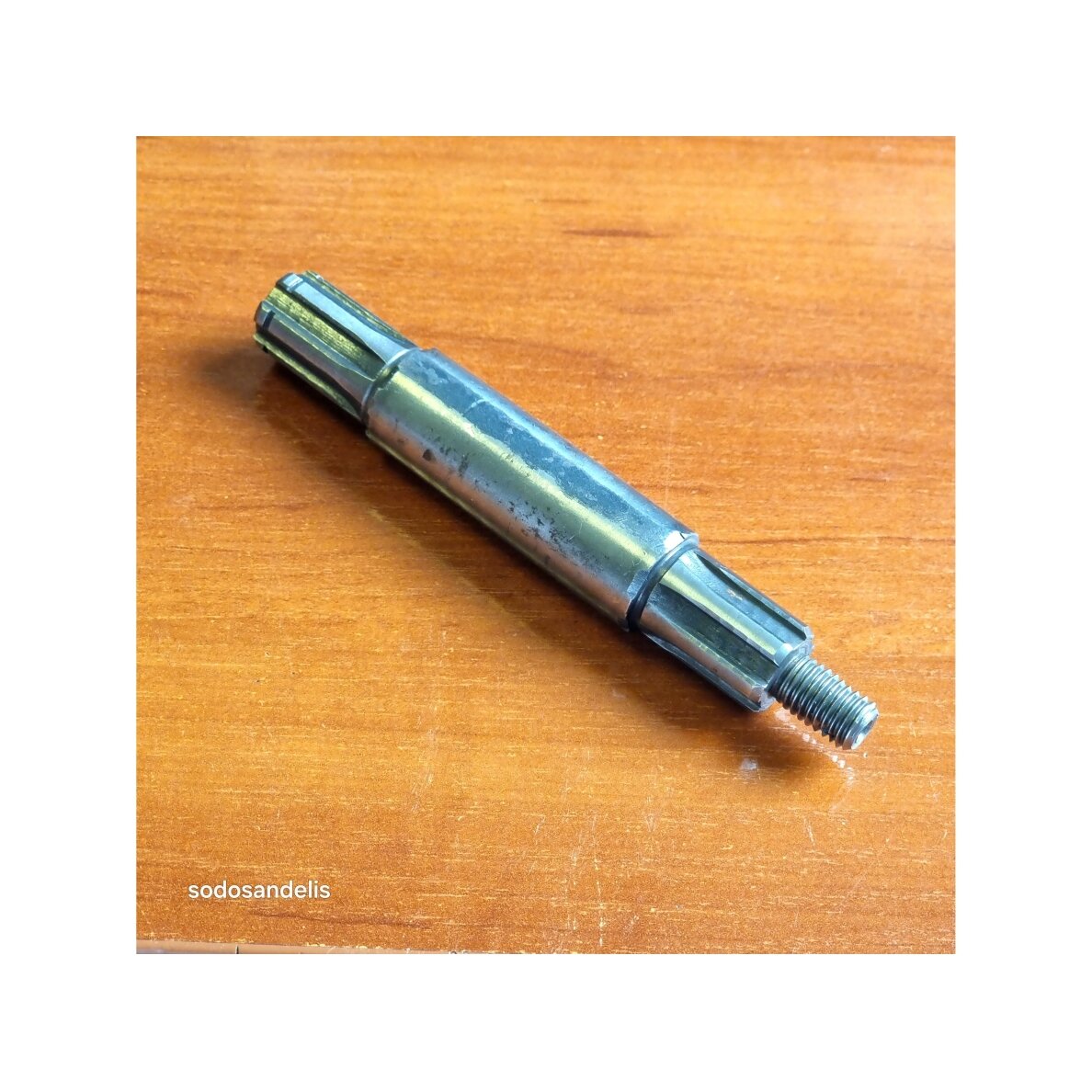 Cutting disc shaft for H \/ G type rotary mower
