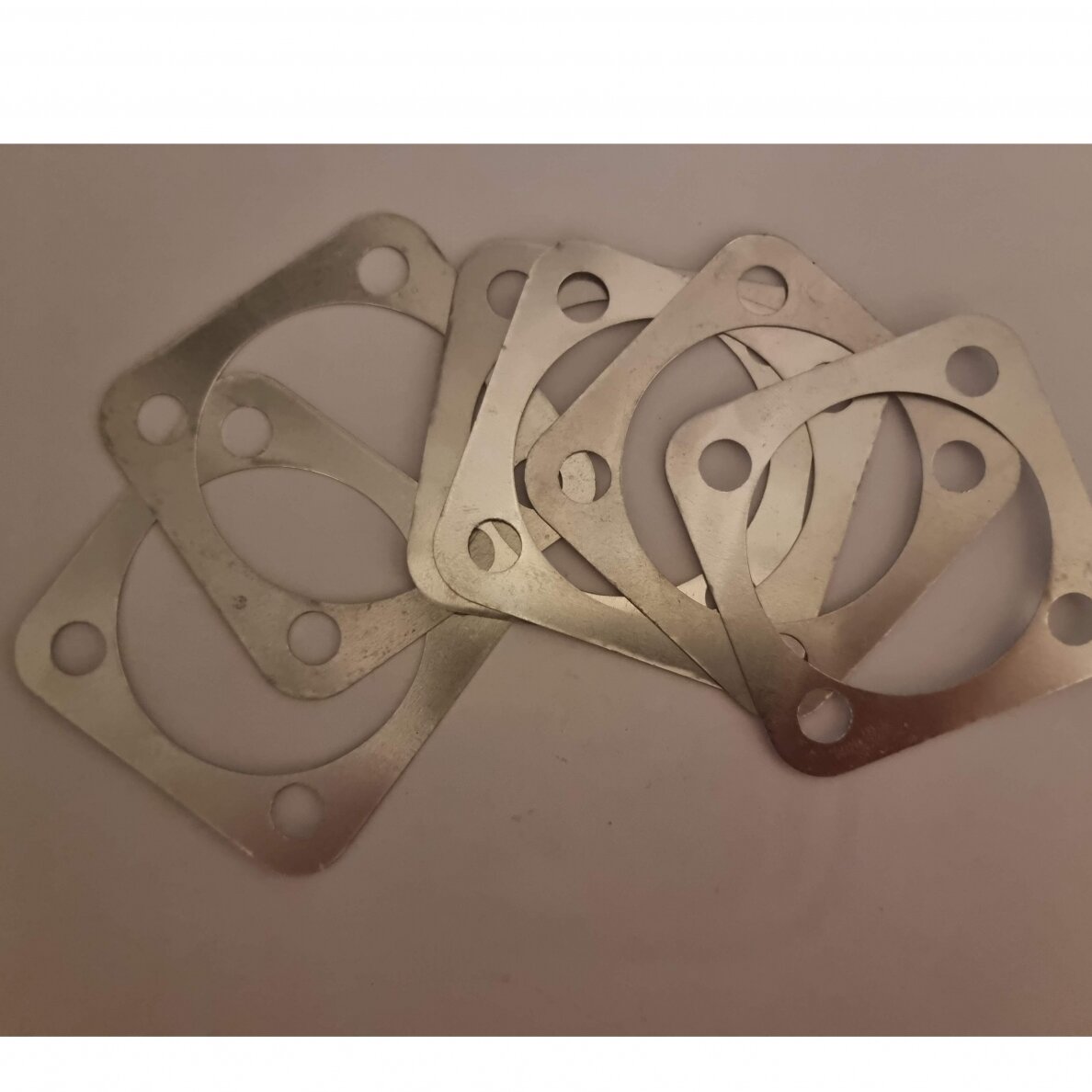 Plona metalinė tarpinė 1 Plona metalinė tarpinė 1